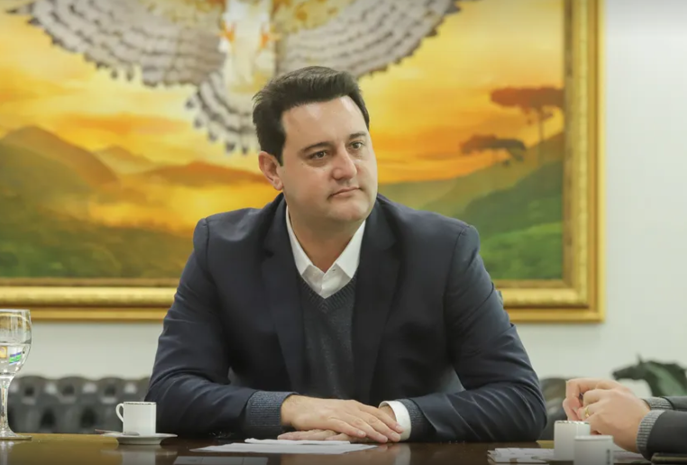 Ratinho Junior desiste de pré-candidatura à Presidência e diz que vai concluir mandato como governador do Paraná