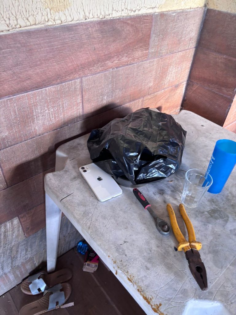 Polícia Militar encontra celular em imóvel abandonado após denúncia de furto em Guaratuba