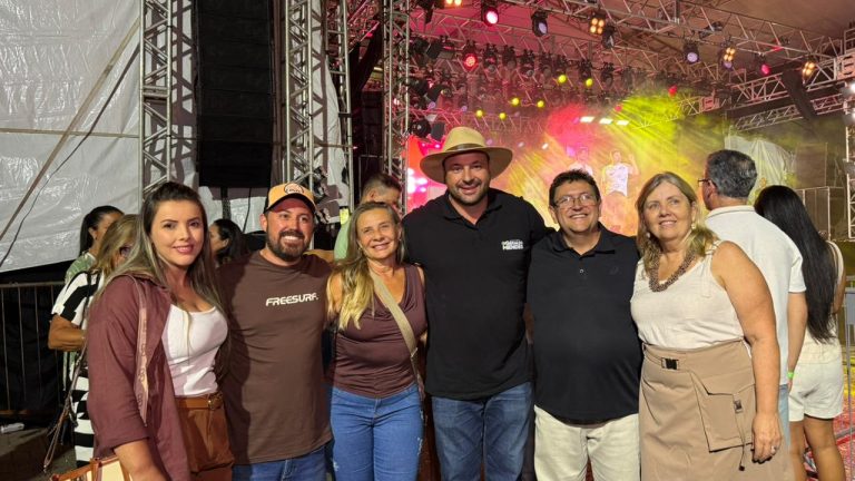 Geraldo Mendes (de chapéu) durante a festa dos 255 anos de Guaratuba. Foto: Divulgação / Assessoria