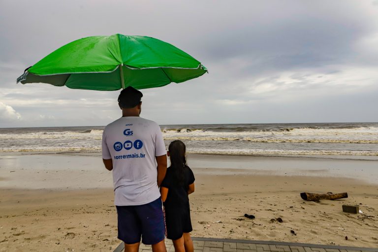 Fim de semana de mudança no tempo: calor à tarde dá lugar a chuva no Paraná