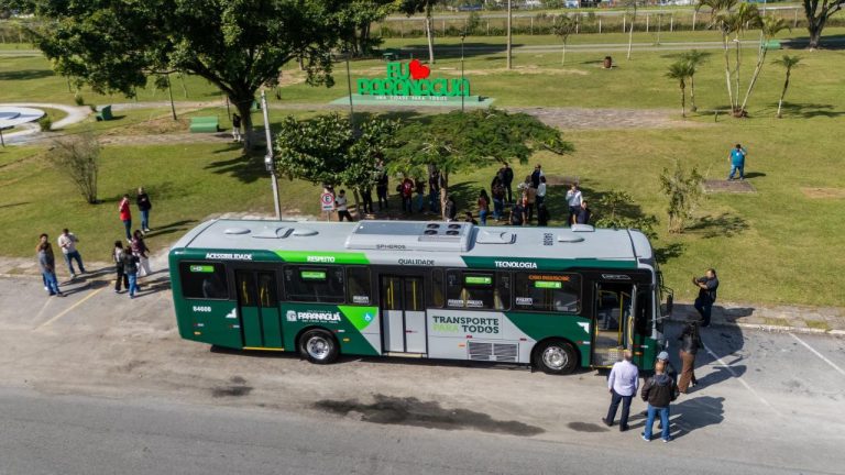 Prefeitura de Paranaguá apresenta novo modelo de ônibus que integra renovação da frota do transporte coletivo