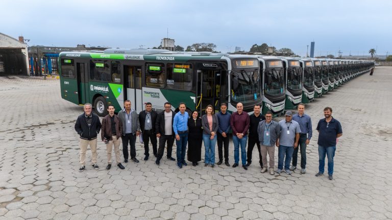 Prefeitura apresenta 40 novos ônibus que irão renovar mais de 80% da frota do transporte coletivo de Paranaguá