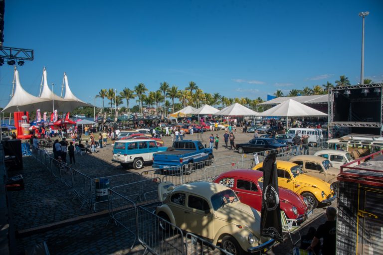 10º Encontro de Carros Antigos reúne cerca de 170 veículos e atrai grande público nas comemorações dos 378 anos de Paranaguá