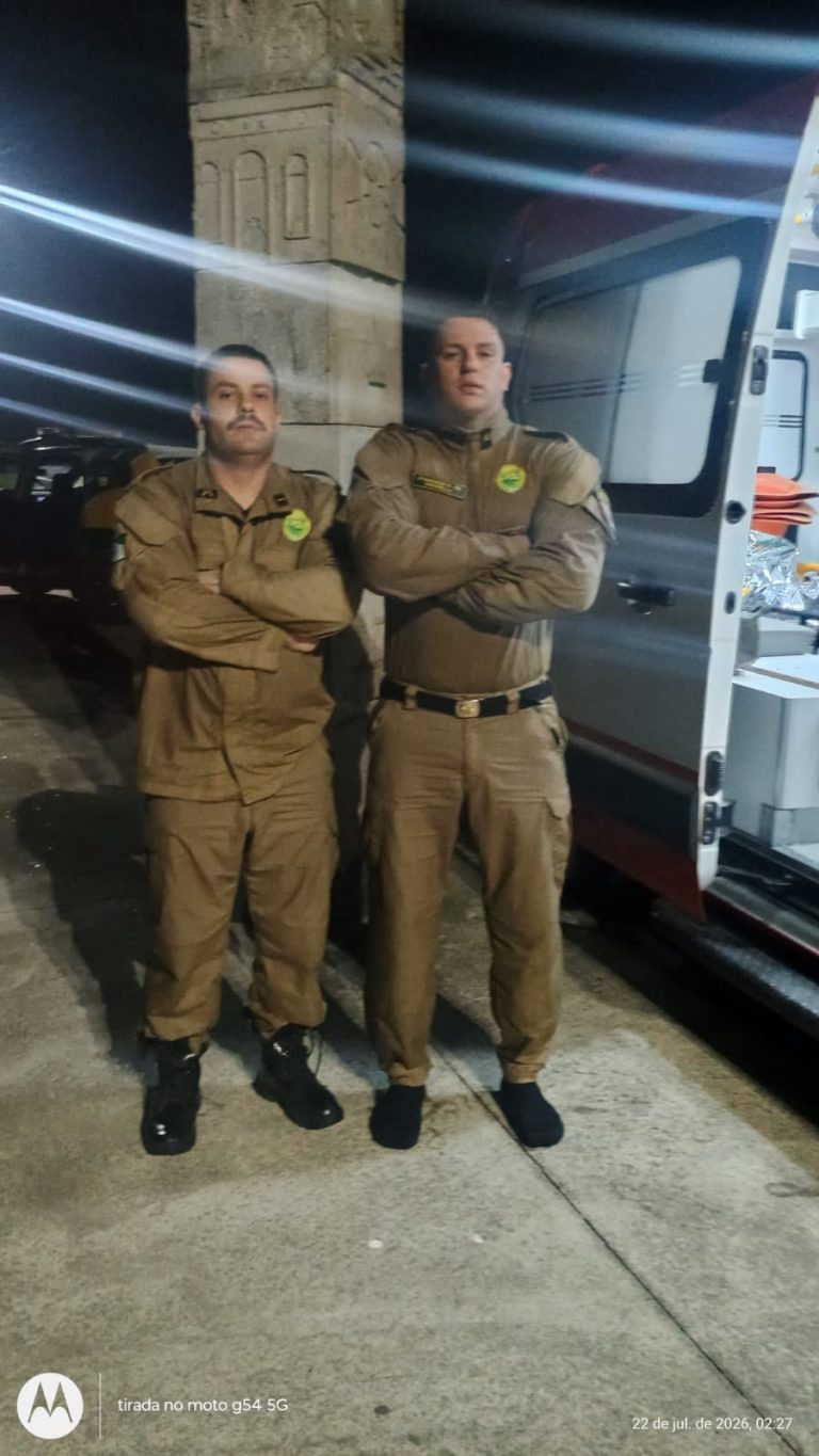 POLICIAIS DA PM RESGATAM HOMEM DE AFOGAMENTO EM TRAPICHE E USAM O PRÓPRIO CORPO PARA COMBATER HIPOTERMIA EM ANTONINA