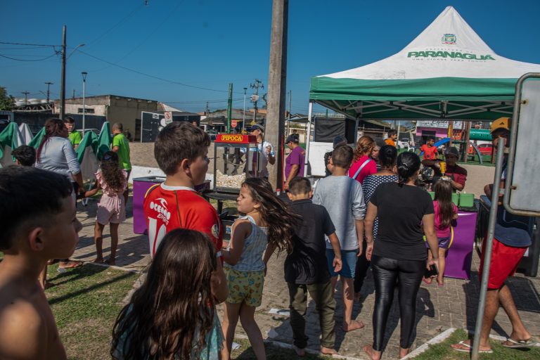 Programa Esporte para Todos leva lazer, brincadeiras e integração para crianças na Vila Guarani
