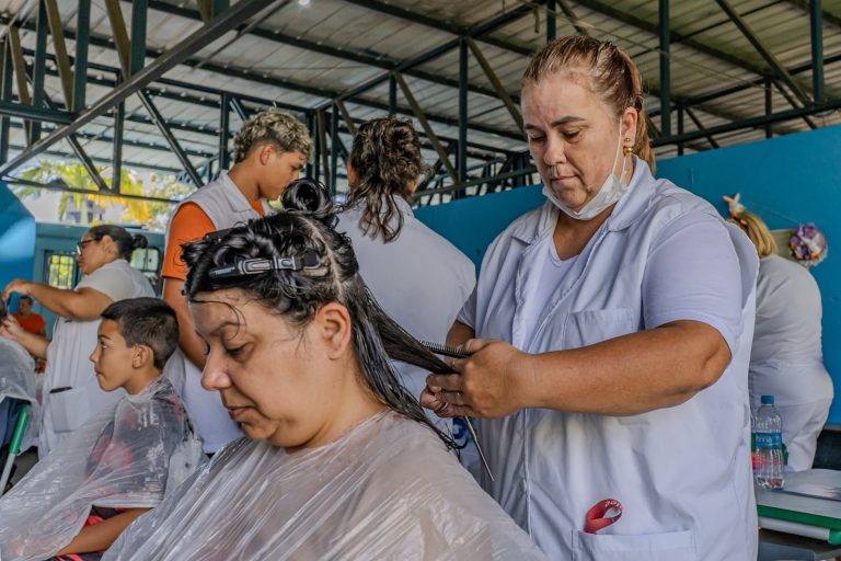 Prefeitura de Paranaguá oferece cortes de cabelo gratuitos e Feira das Artesãs nesta terça-feira