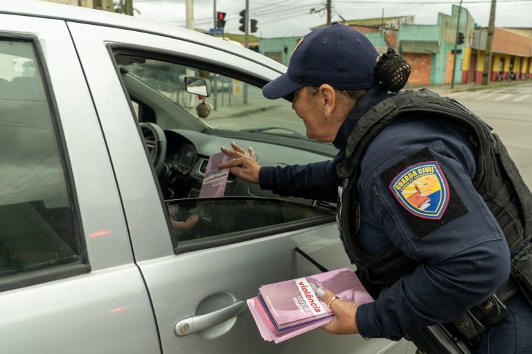 Blitz do Agosto Lilás leva informação às mulheres e incentiva a busca por ajuda